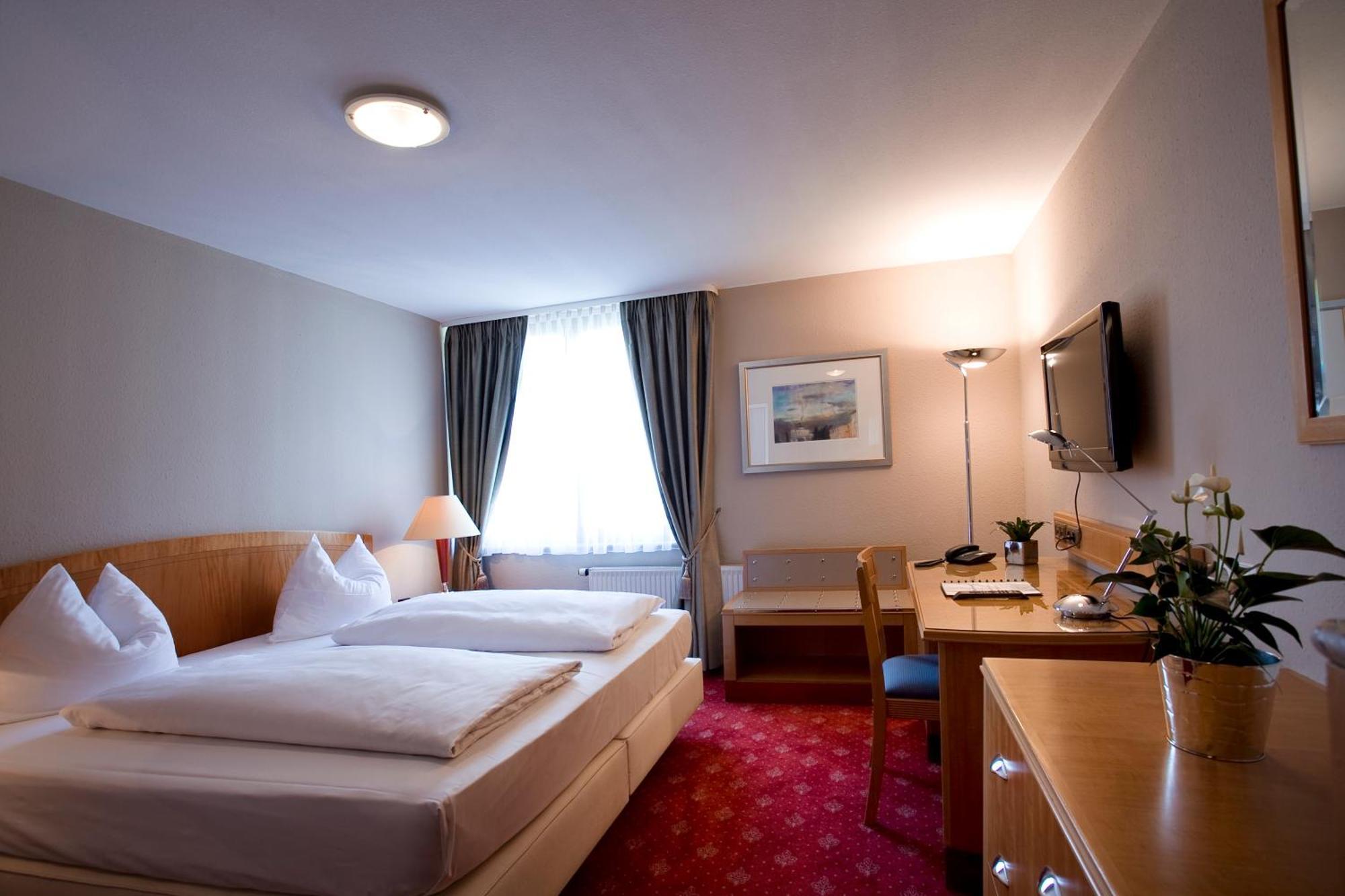 Hotel Das Kleine Ritz Fellbach Esterno foto