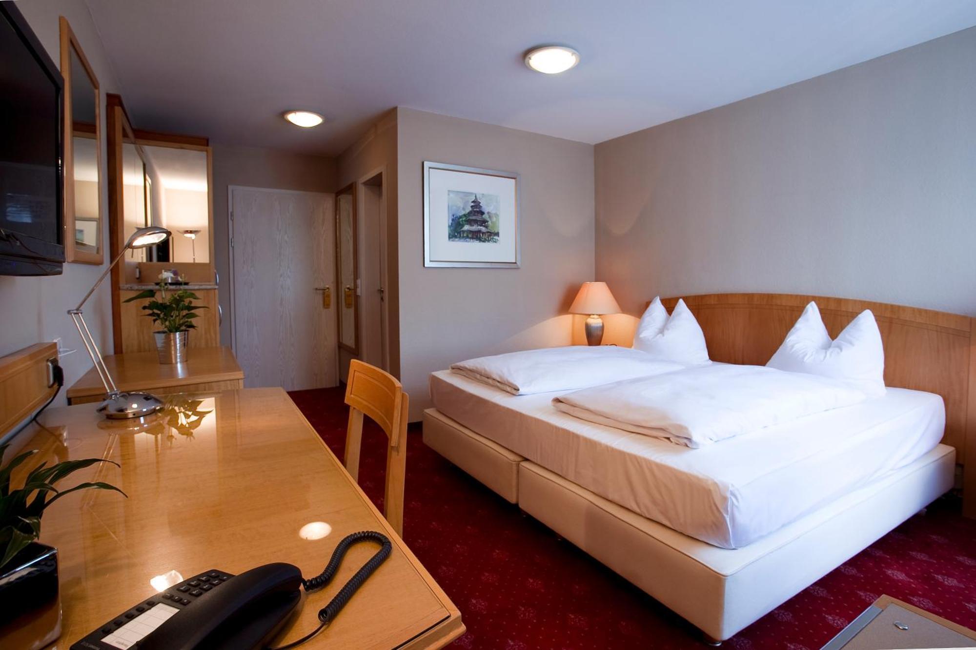 Hotel Das Kleine Ritz Fellbach Esterno foto