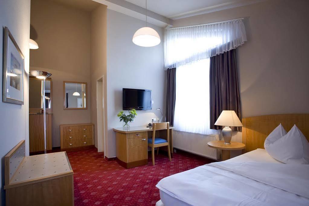 Hotel Das Kleine Ritz Fellbach Esterno foto