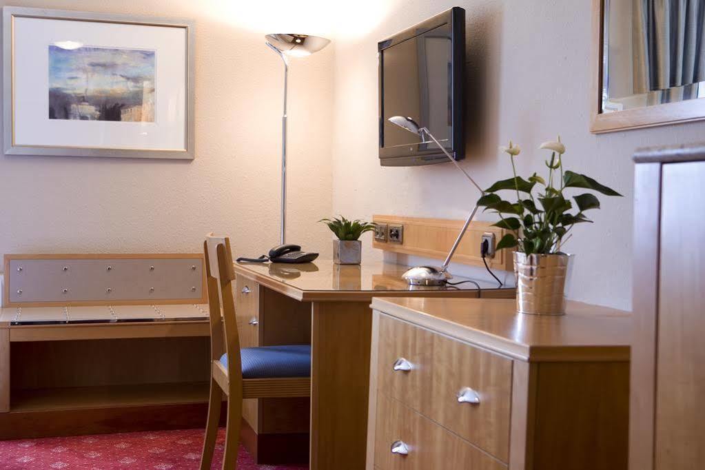 Hotel Das Kleine Ritz Fellbach Esterno foto